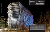 Edificio de Oficinas en Madrid arquitectura y edificación · PDF fileEn un edificio pensado para una empresa ... permite grandes vuelos, rigidez y poco peso. Su exterior está claro,